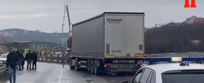 В Белград тази сутрин стана тежък инцидент с български камион