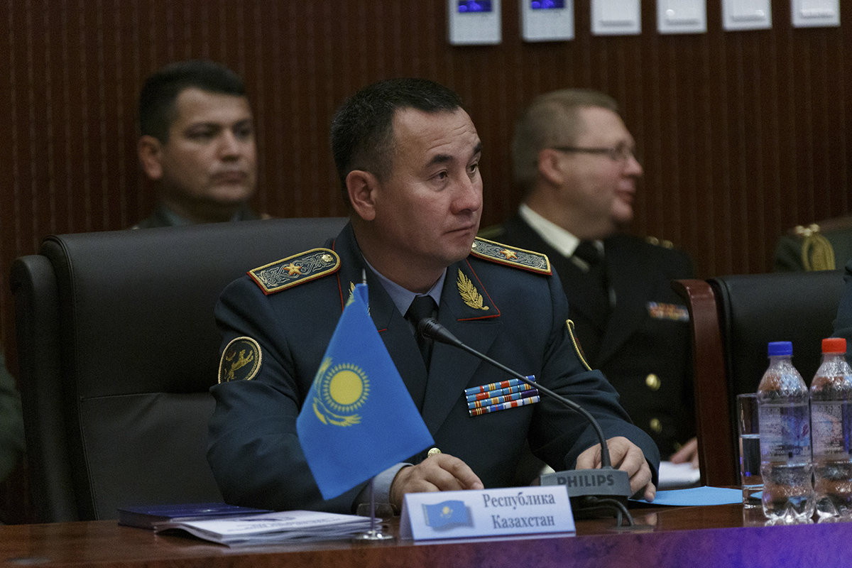 Казахстанските власти задържаха бившия министър на отбраната Мурат Бектанов след
