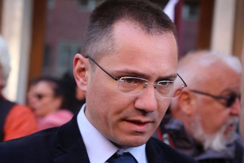 Евродепутатът и съпредседател на ВМРО Ангел Джамбазки е отговорил писмено