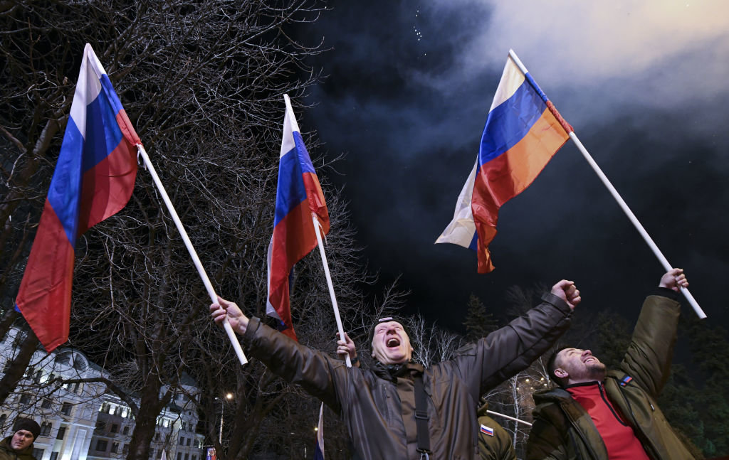 Населението на Донецк излезе по улиците, за да отпразнува признаването