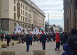 Петков на протеста на 'Възраждане', плътни ограждения около парламента (видео)