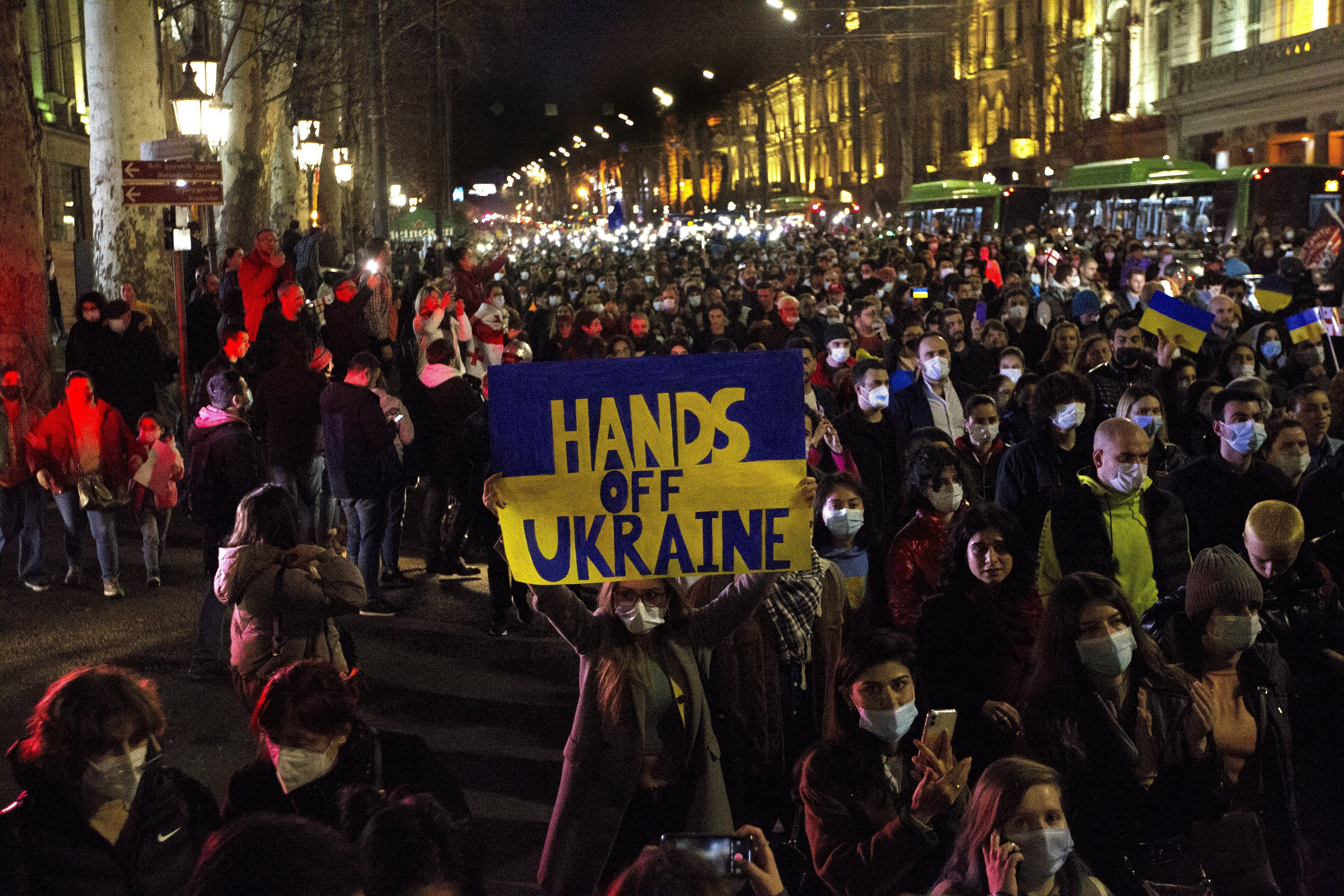 Вълна от протести срещу нахлуването на Русия в Украйна премина