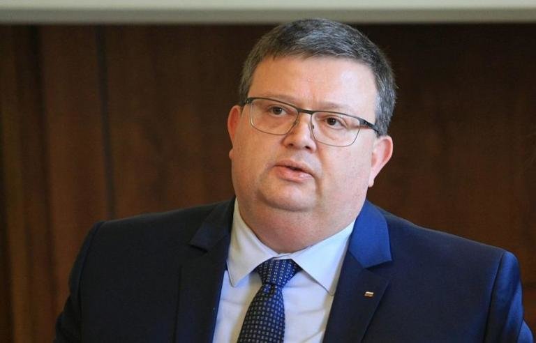Председателят на Антикорупционната комисия в оставка Сотир Цацаров е изпратил