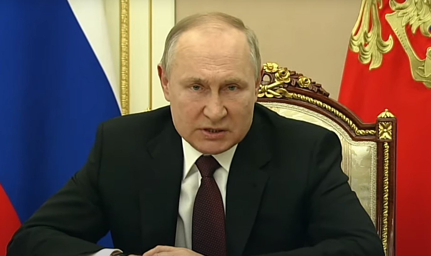 Руският президент Владимир Путин призова украинските военни да вземат властта