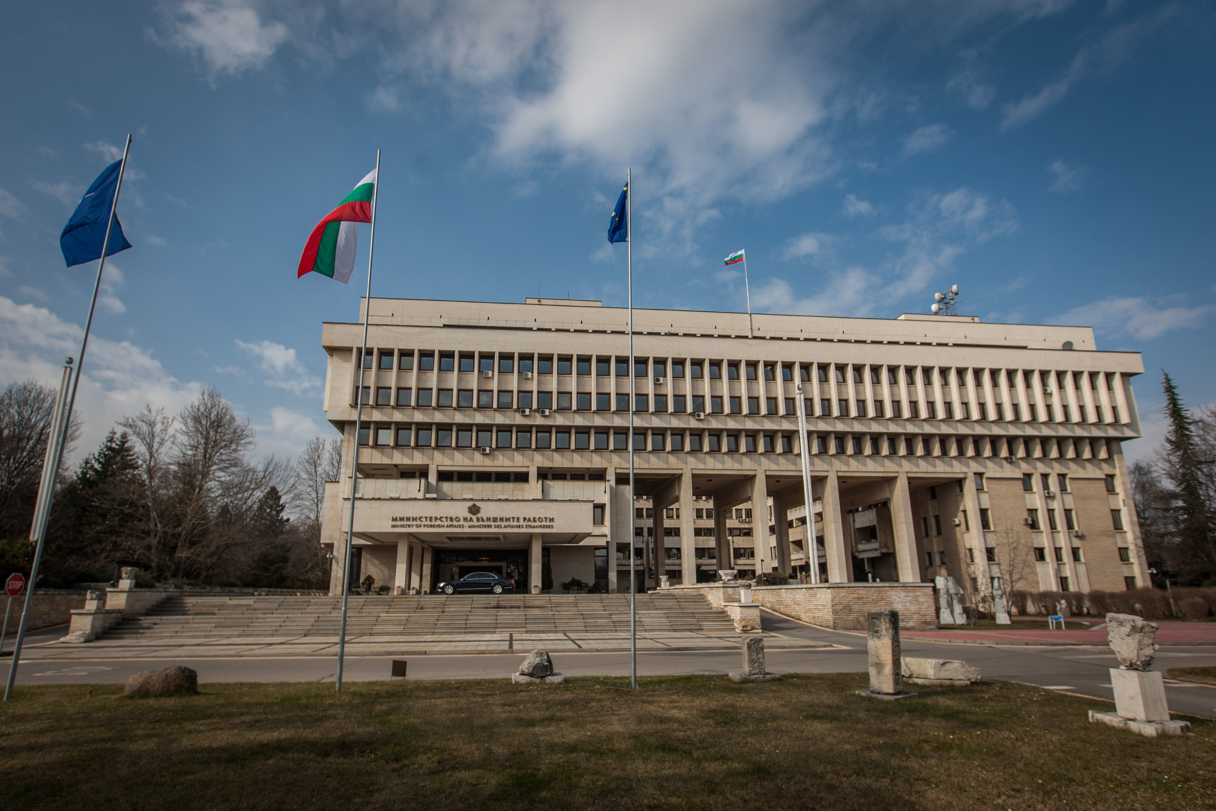 Два автобуса с български граждани евакуирани от Одеса вече преминаха