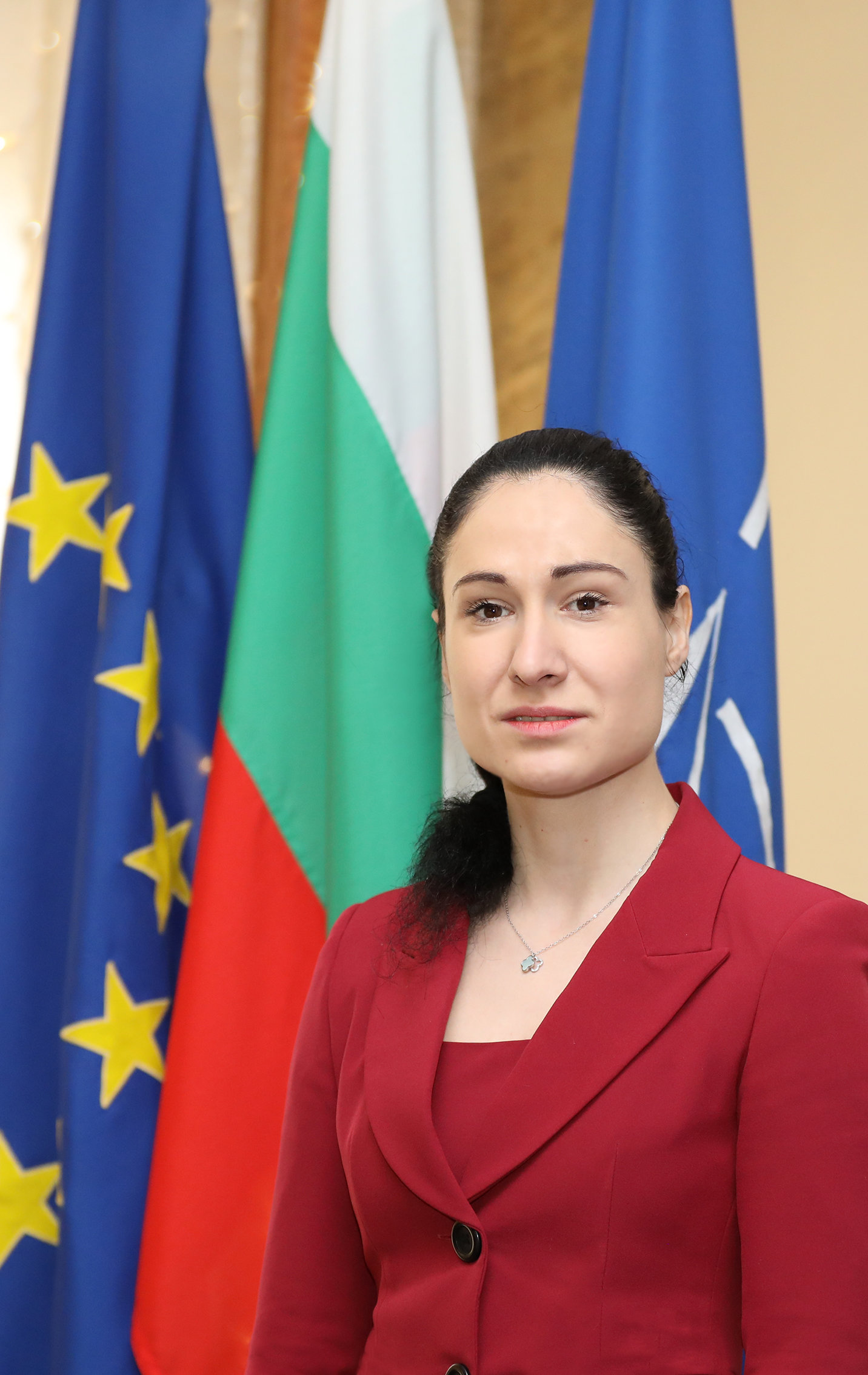 Зам министърът на отбраната Ралица Симеонова подаде оставка и обяви