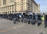Полицията арестува наред в цяла Русия протестиращи за мир в Украйна