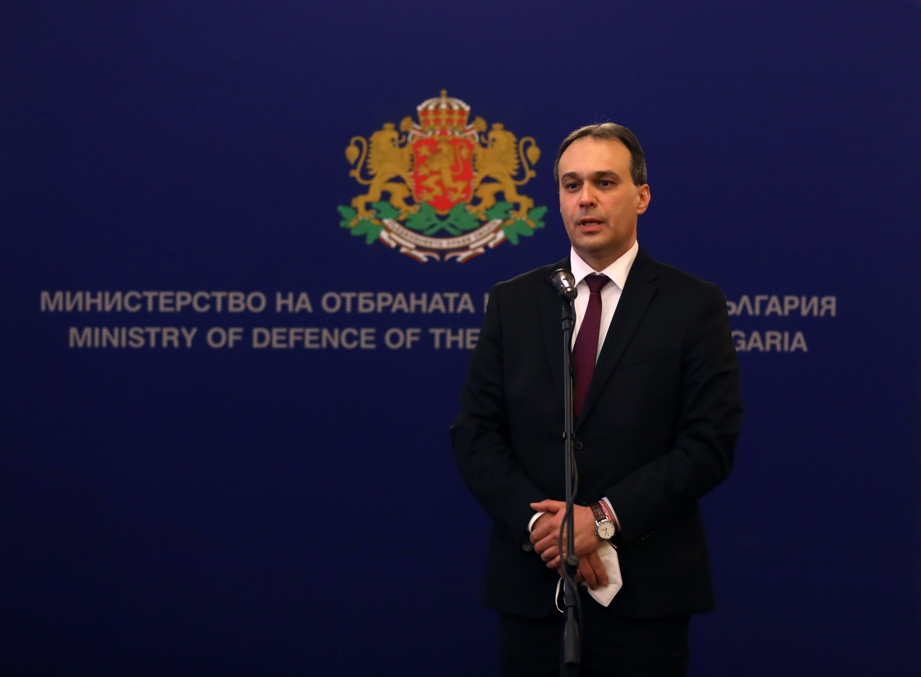 Министърът на отбраната Драгомир Заков изрази притеснението си че в