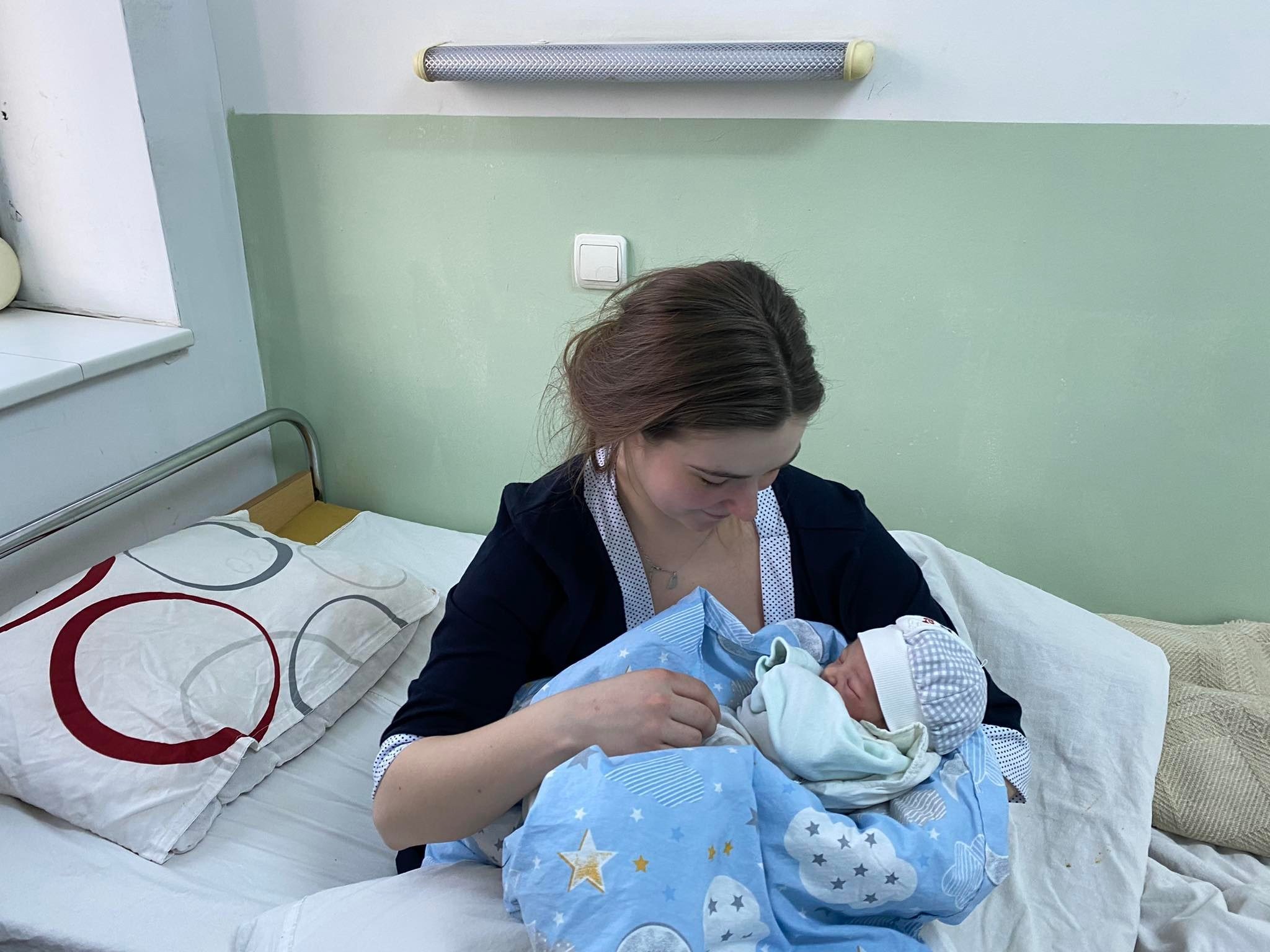 Четвърто украинско бебе се роди в България.
Момченцето на бягащата от