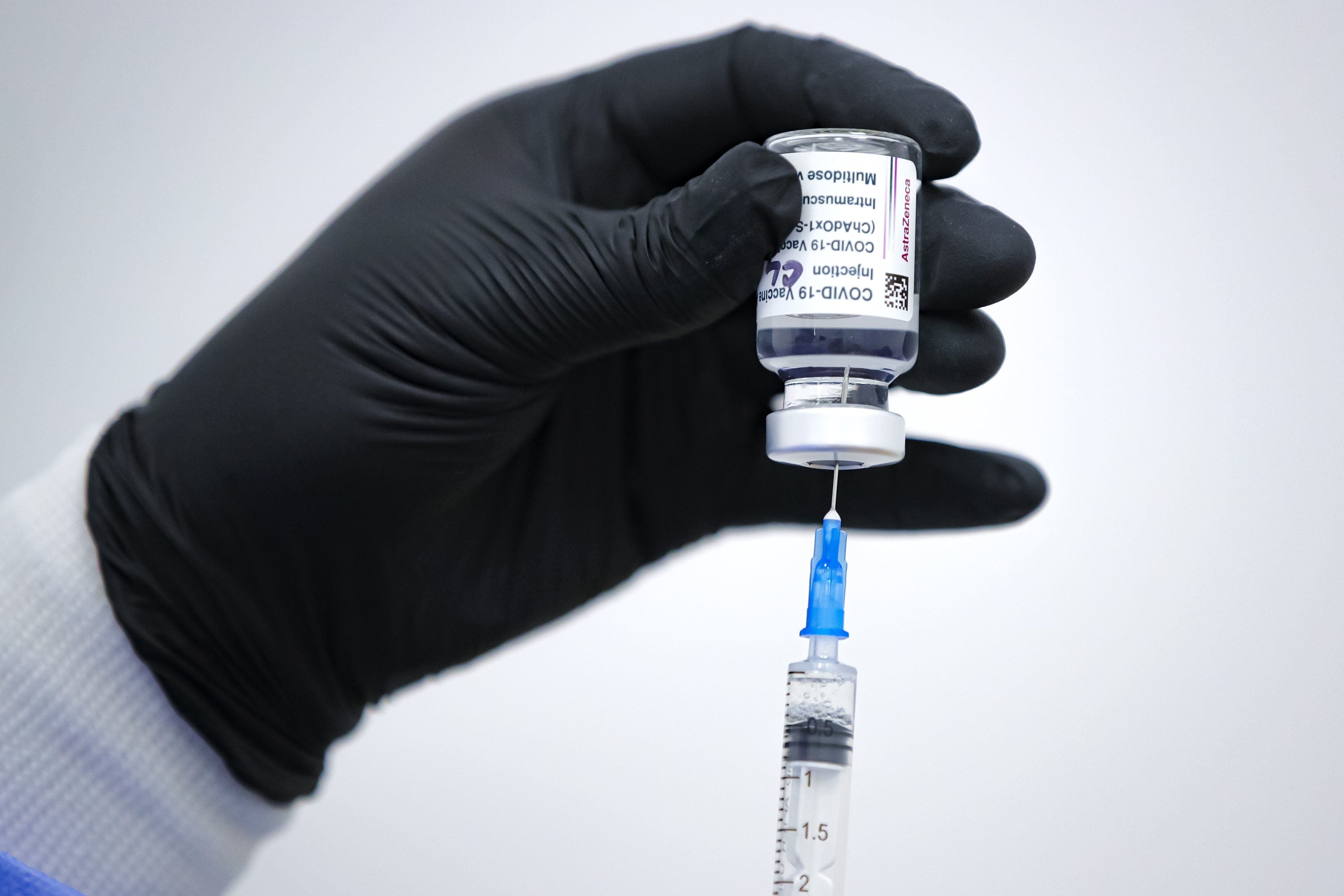 Австрия отменя задължителната ваксинация срещу COVID 19 За това съобщиха министрите на здравеопазването