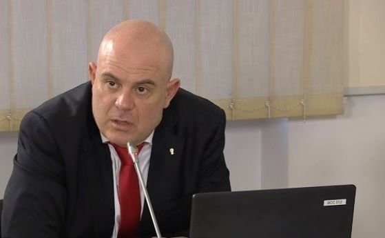 Главният прокурор Иван Гешев обмисля да сезира Конституционния съд за