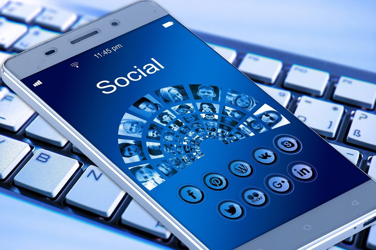 Метаплатформата Фейсбук ще позволи на потребителите на Facebook и Instagram в