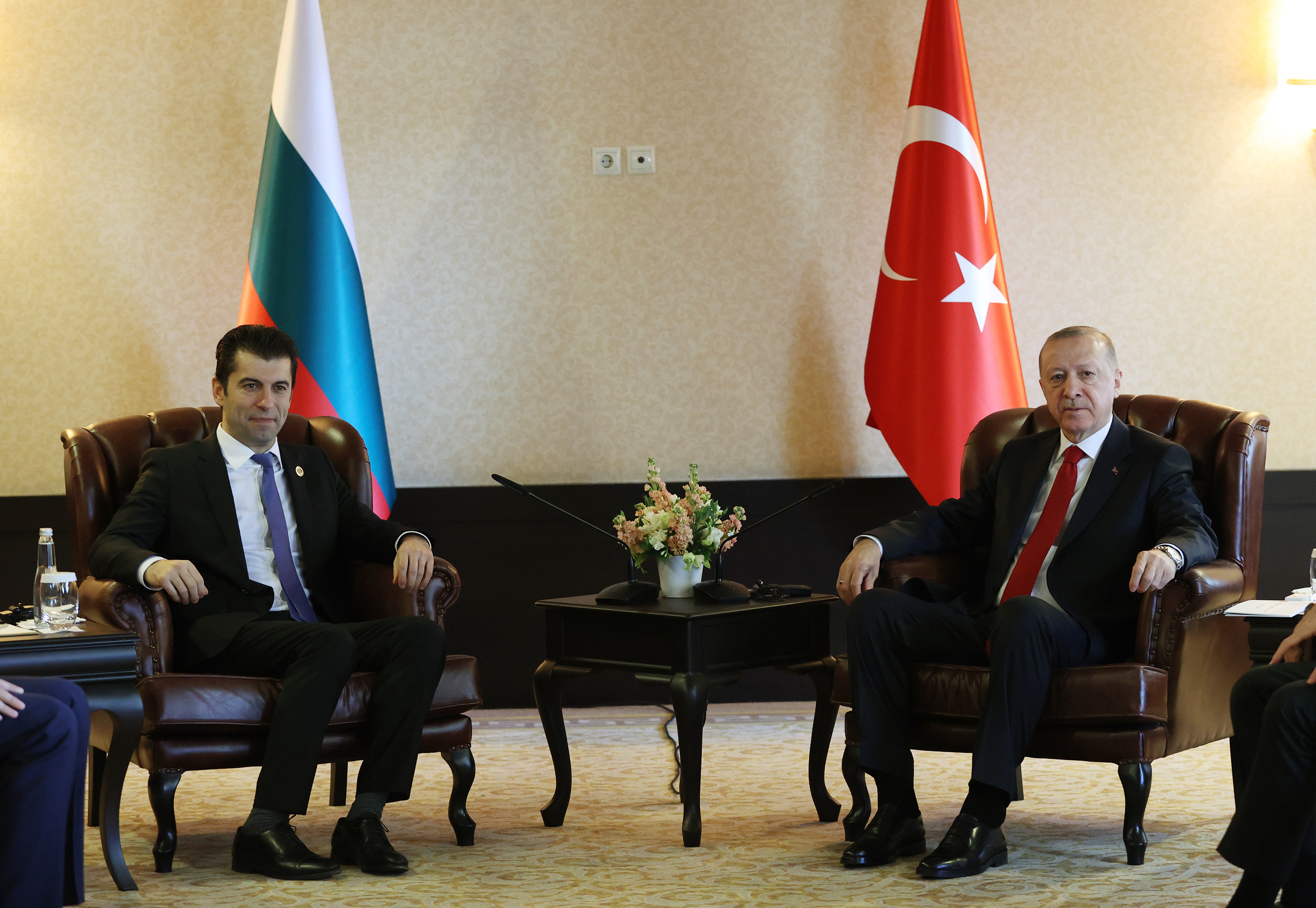Премиерът Кирил Петков разговаря с турския президент Реджеп Тайип Ердоган.