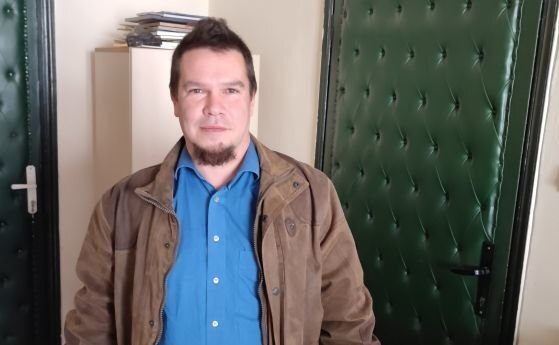 Иван Калчев Глиги който е известен от гражданските протести у нас  замина