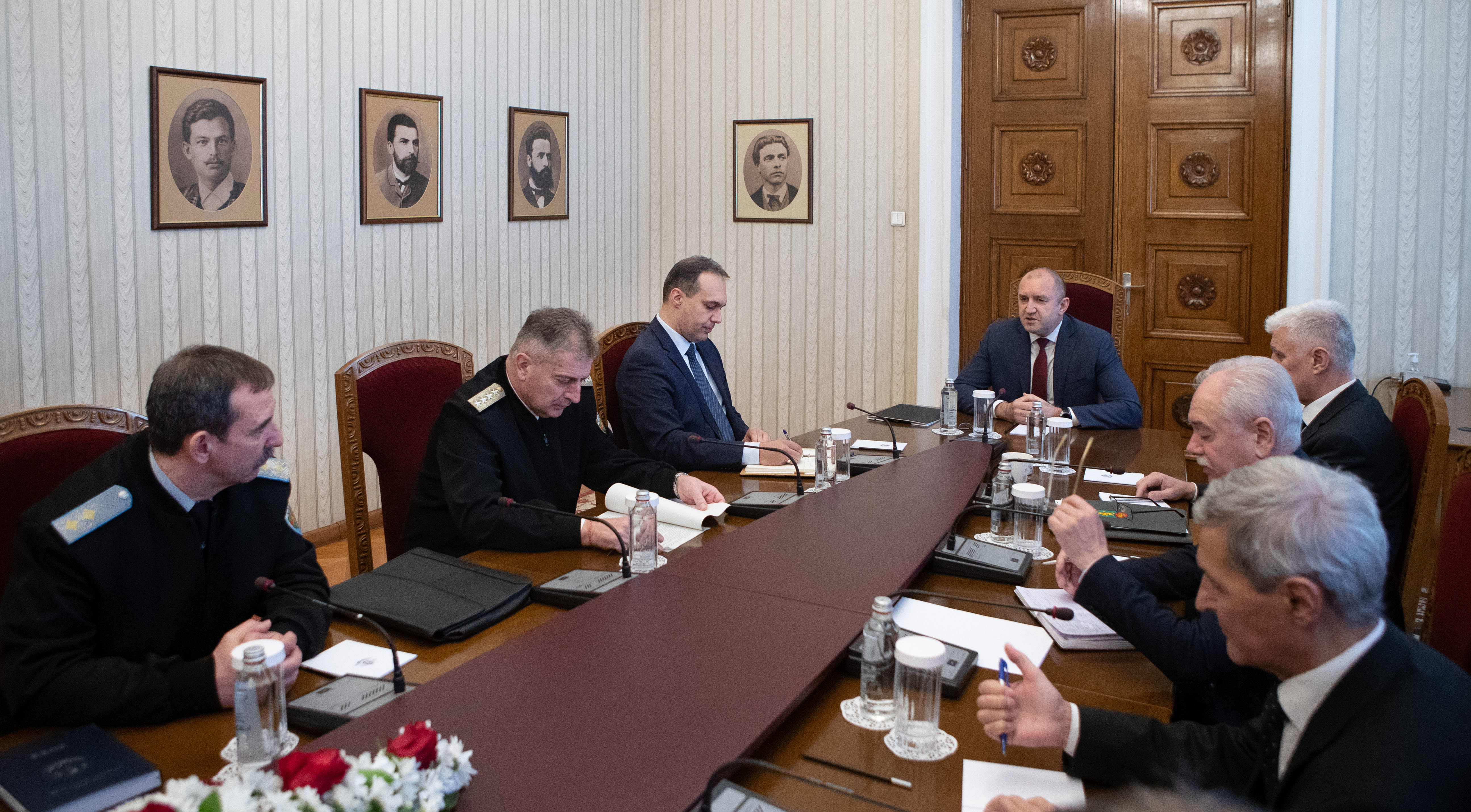 Президентът Румен Радев е поставил въпроса предприемането на неотложни мерки за