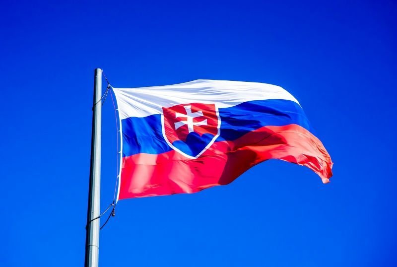 Властите в Словакия обявиха за персона нон грата трима служители