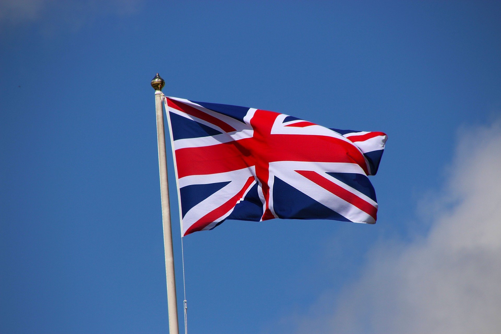 Великобритания наложи санкции на още 370 физически и юридически лица