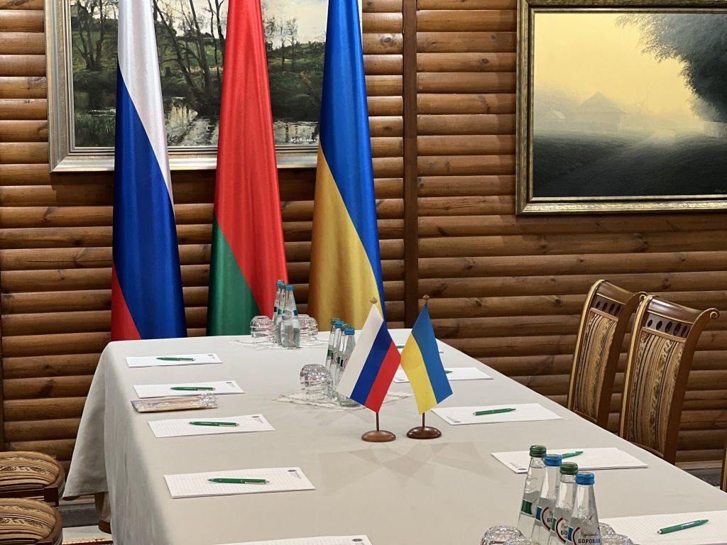 Украйна и Русия обсъждат мирно споразумение от 15 точки което