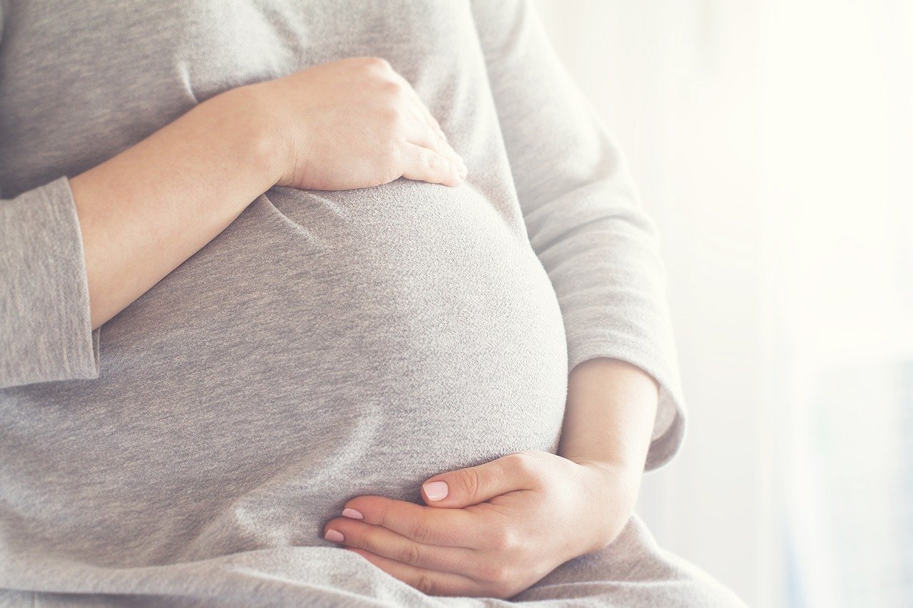 Минимален е рискът бременна жена с COVID-19 да предаде заразата на бебето