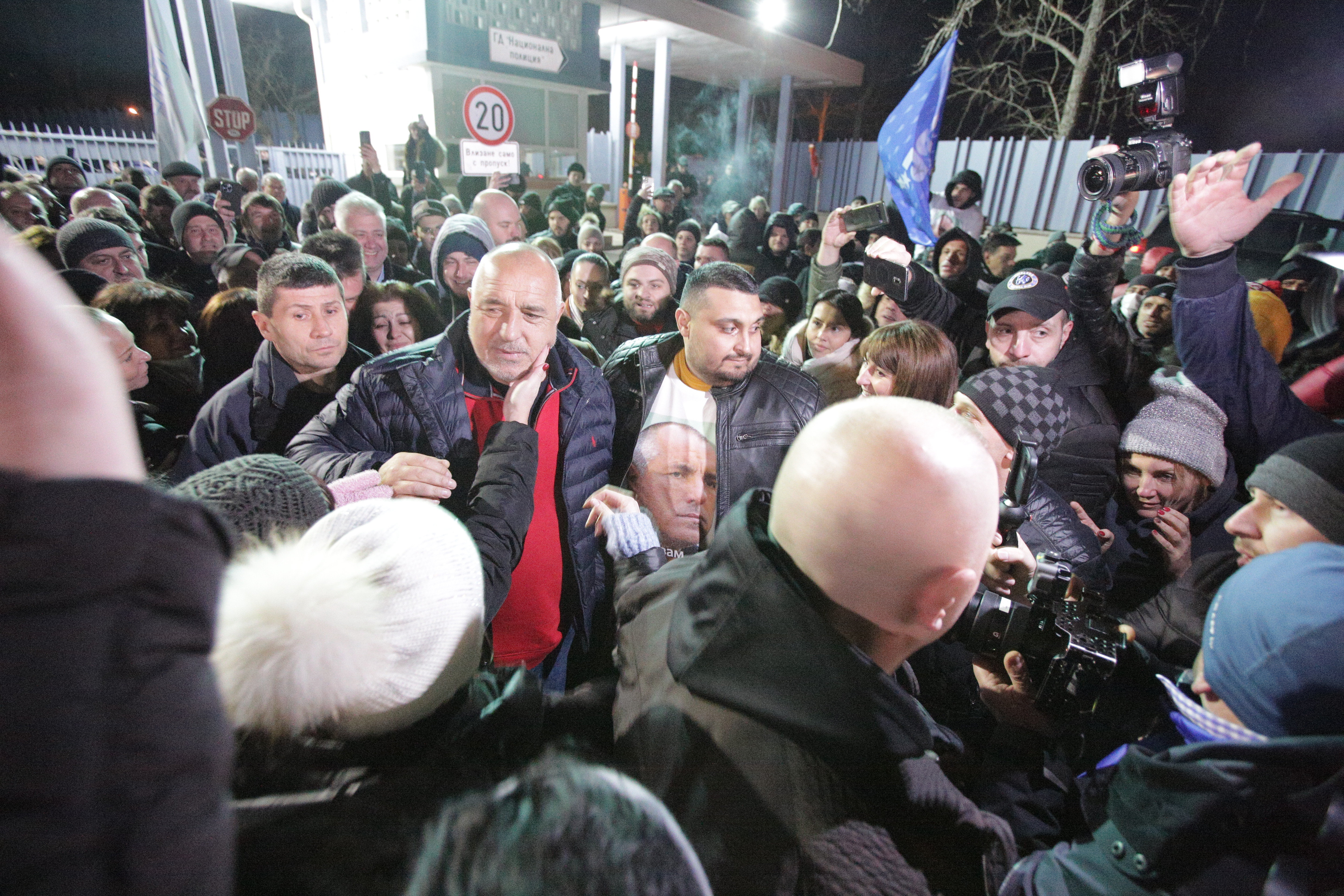 Задържаните вчера по обвинение за изнудване бивш премиер Бойко Борисов