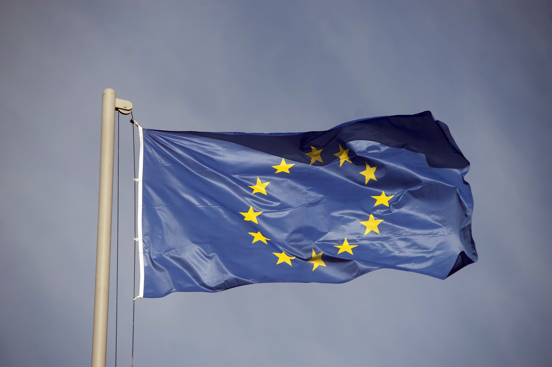 Европейската комисия съобщи че се обсъждат възможности за разпределяне на
