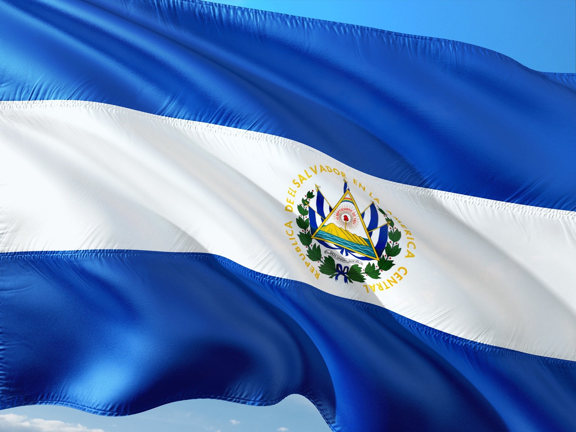 Ел Салвадор обяви извънредно положение в страната заради поредица от свързани