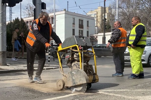 Започнаха ремонтните дейности на уличната мрежа в Оборище Подуяне Студентки