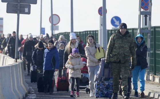 Дори хотелиерите настанили украински бежанци без статут на временна закрила