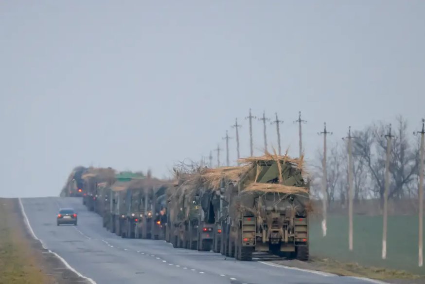 Изглежда че руските сили в Украйна използват килими клони и