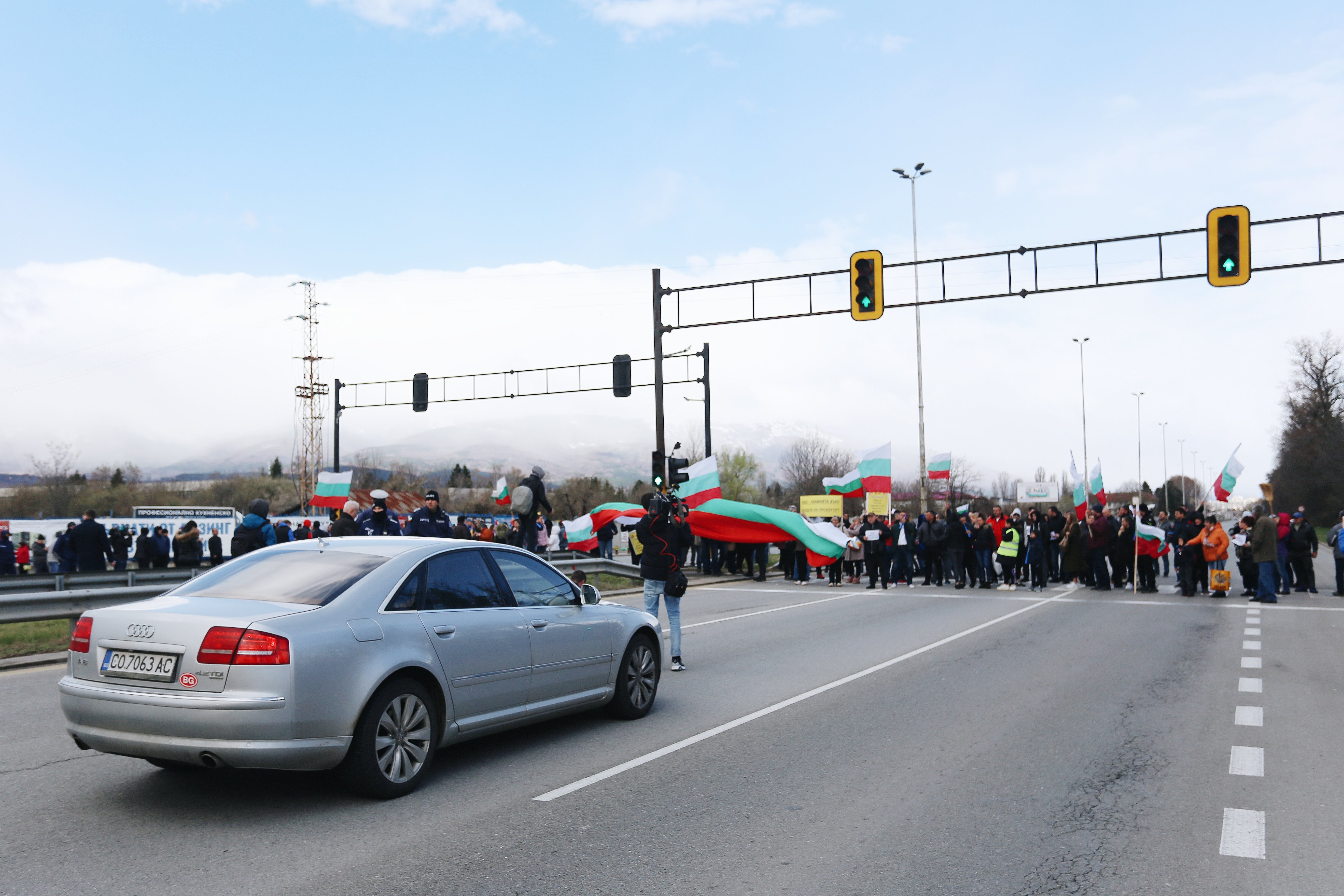 Жители на Лозен излязоха на пореден протест срещу намеренията за