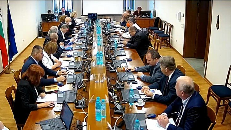 Висшият съдебен съвет обсъжда предложението на правосъдния министър Надежда Йорданова