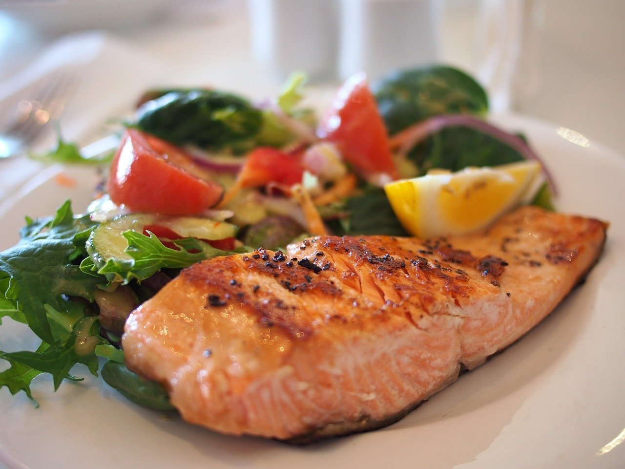 Мазната риба и зелевите зеленчуци са продукти които укрепват имунната система по