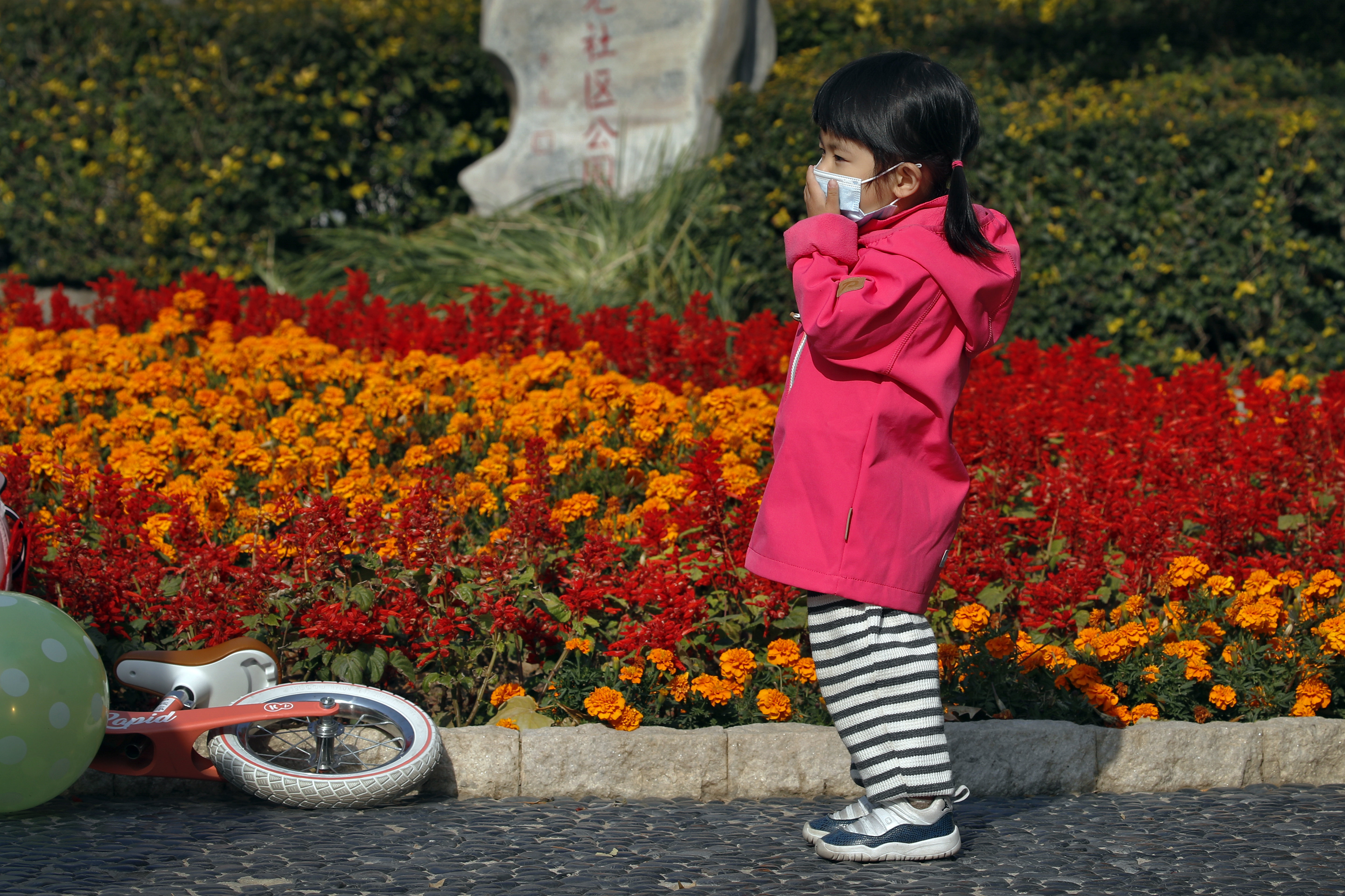 Дипломати от над 30 държави призоваха китайските власти да не отделят децата