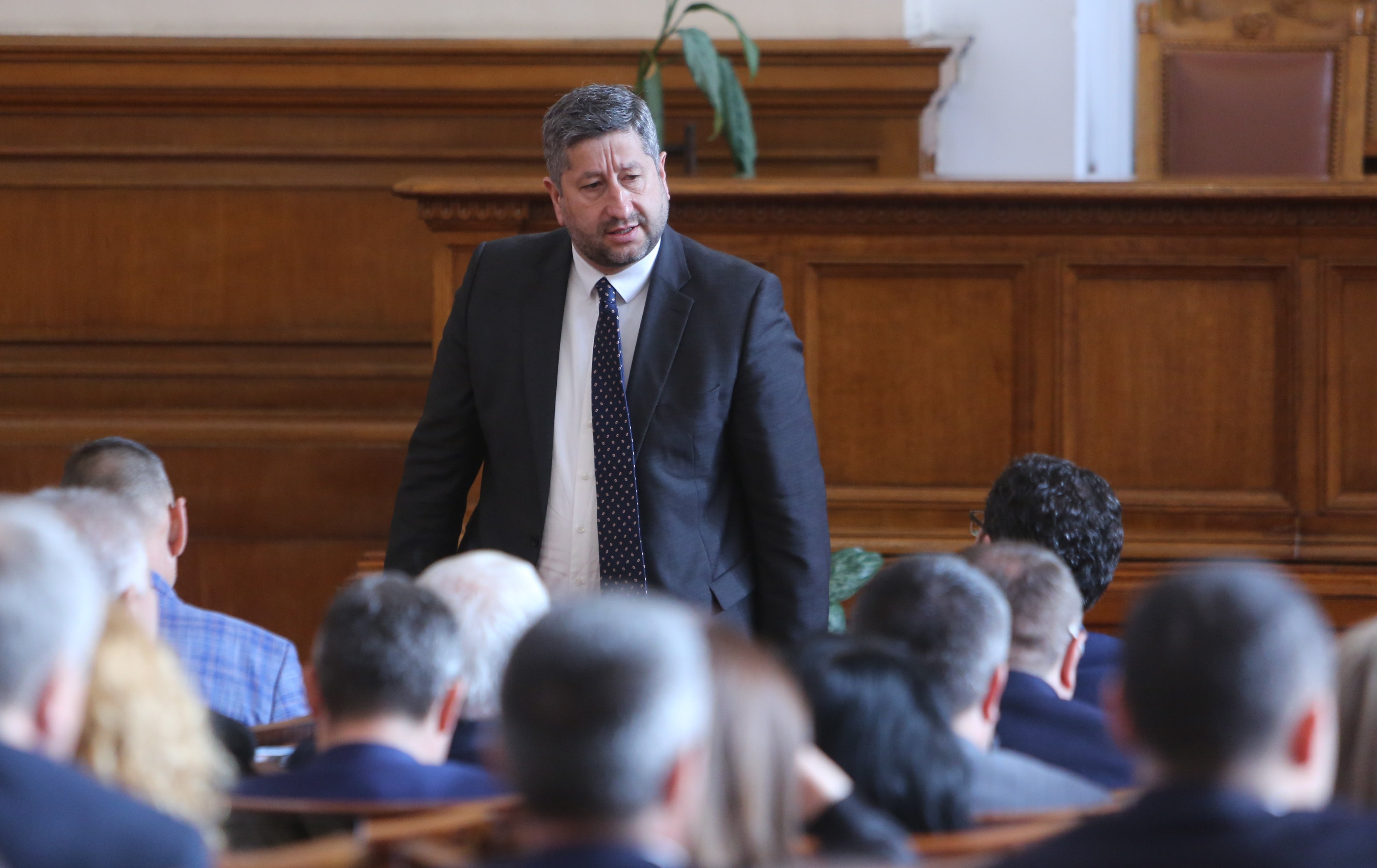 Демократична България ще подкрепи лидера на парламентарната група на Продължаваме