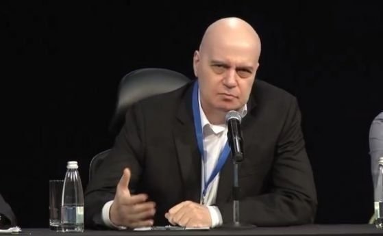 Председателят на партия Има такъв народ и тв водещ Слави