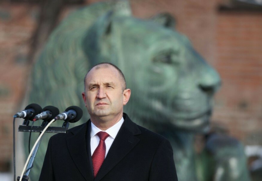 Президентът Румен Радев каза че няма да освободи началника на