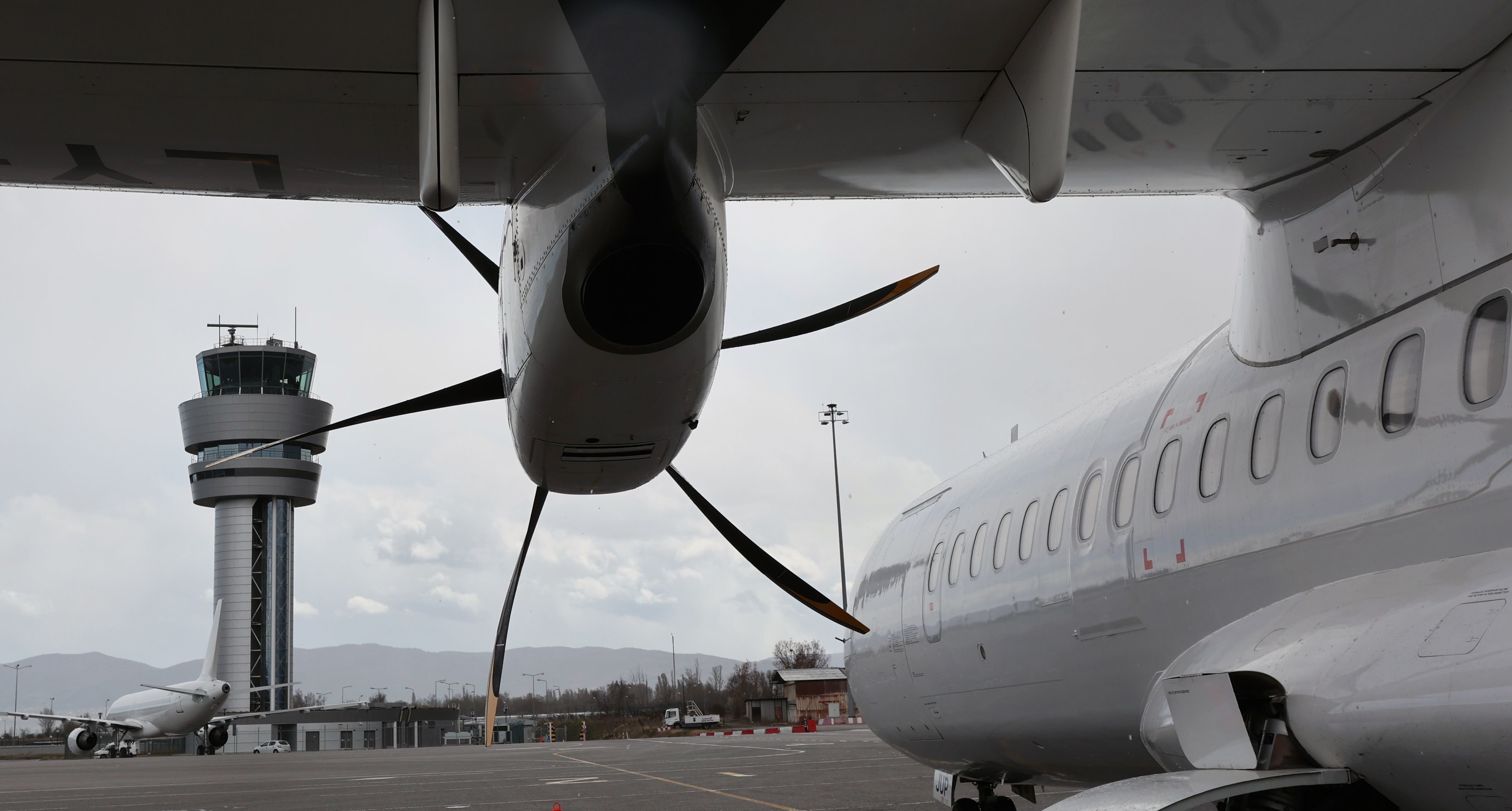Трафикът на летище София бавно се възстановява от кризата породена