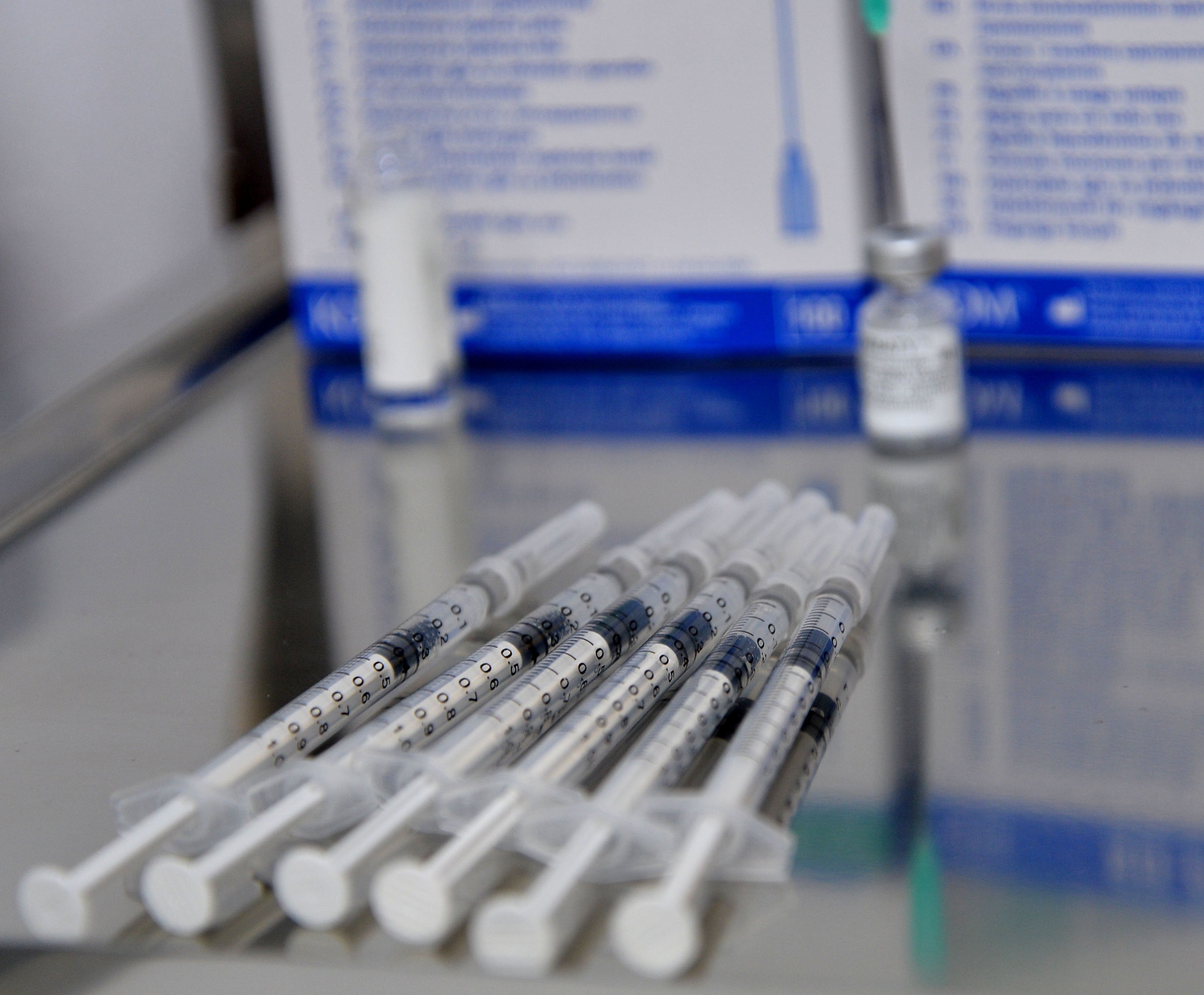 Индия започна да предлага ваксиниране с подсилваща доза на ваксината