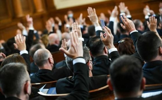 Депутатите ще гласуват единствената останала кандидатура за нов гуверньор на