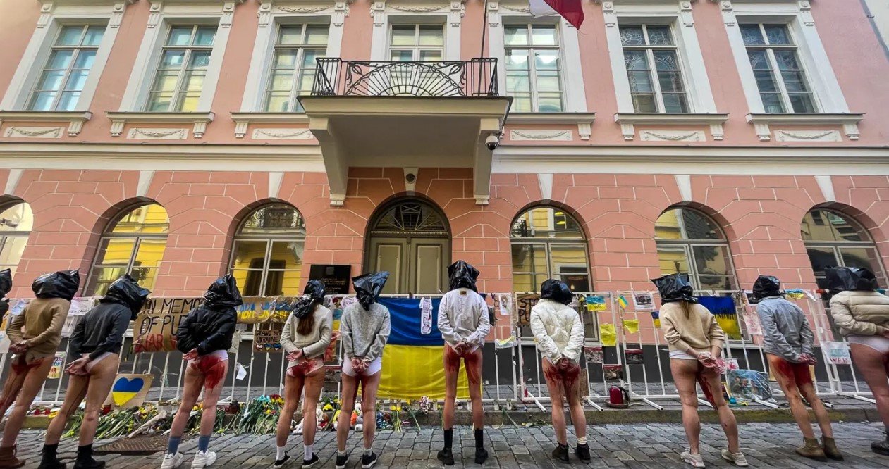 Десетки жени се събраха в сряда пред руското посолство в