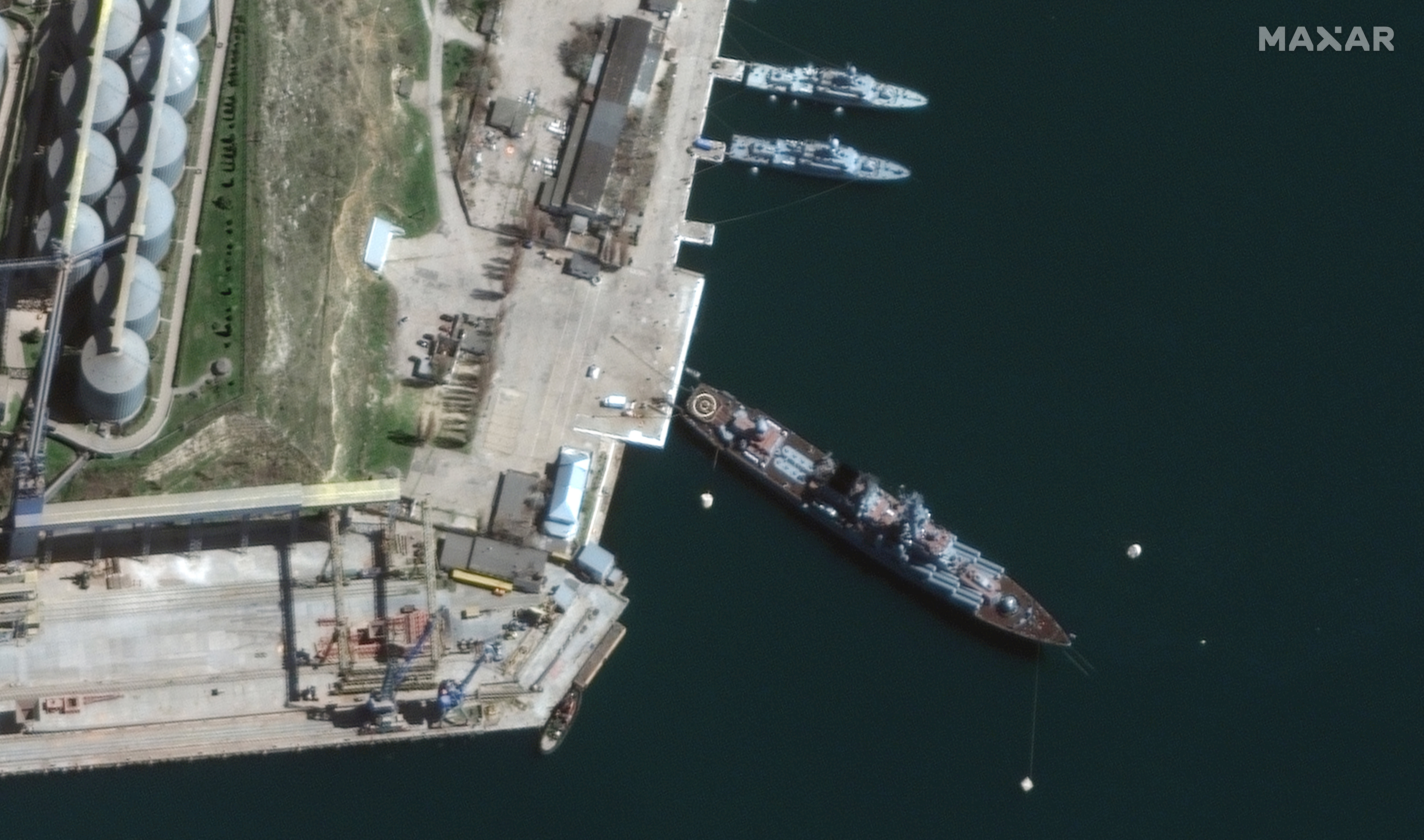 Експлозия е повредила сериозно руския ракетен крайцер Москва на чийто