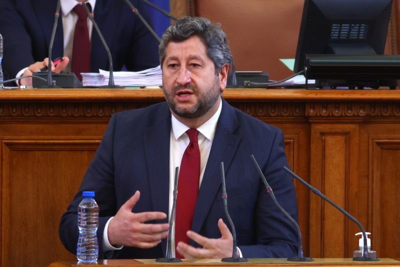 Съпредседателят на Демократична България Христо Иванов поиска подкрепа от опозицията
