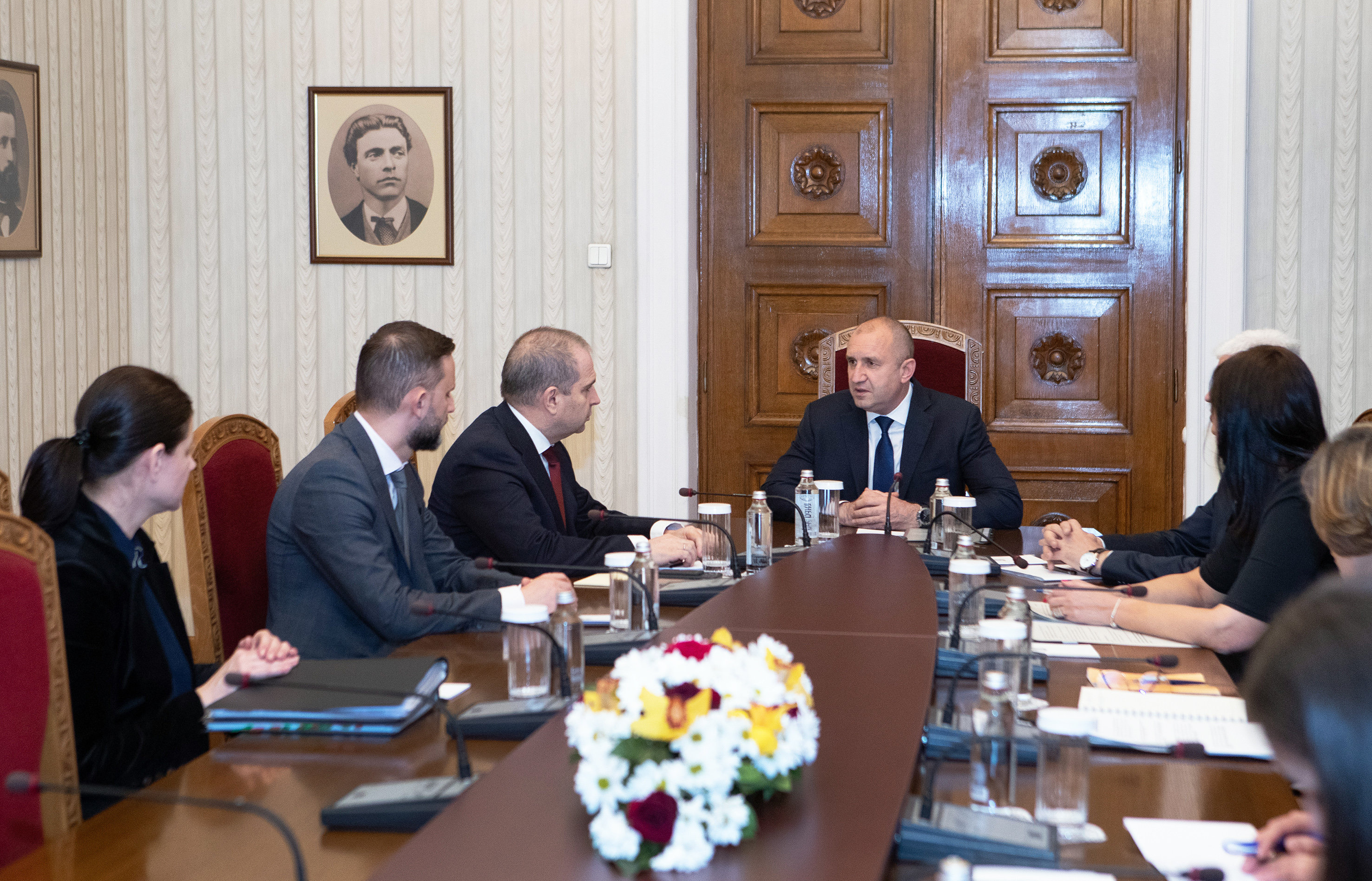 Президентът Румен Радев прие на Дондуков“ 2 вицепремиера и министър на