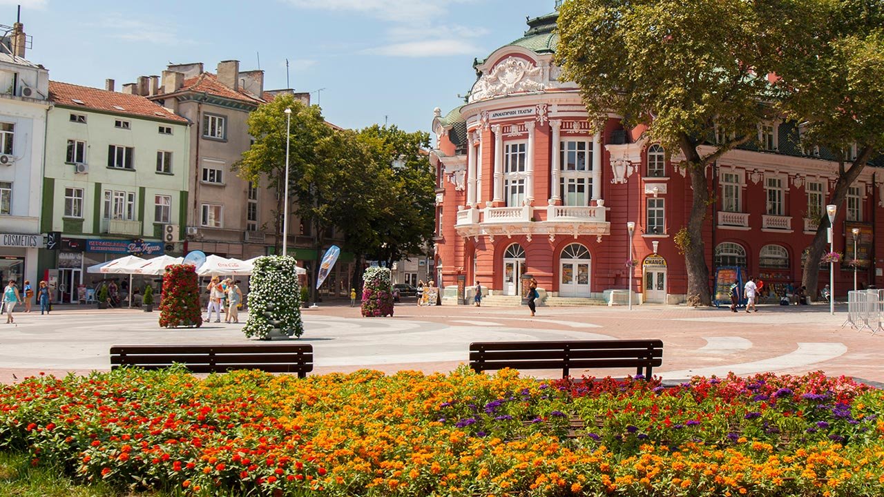 Скандал с общинския фонд Култура избухна във Варна.
На заседание на