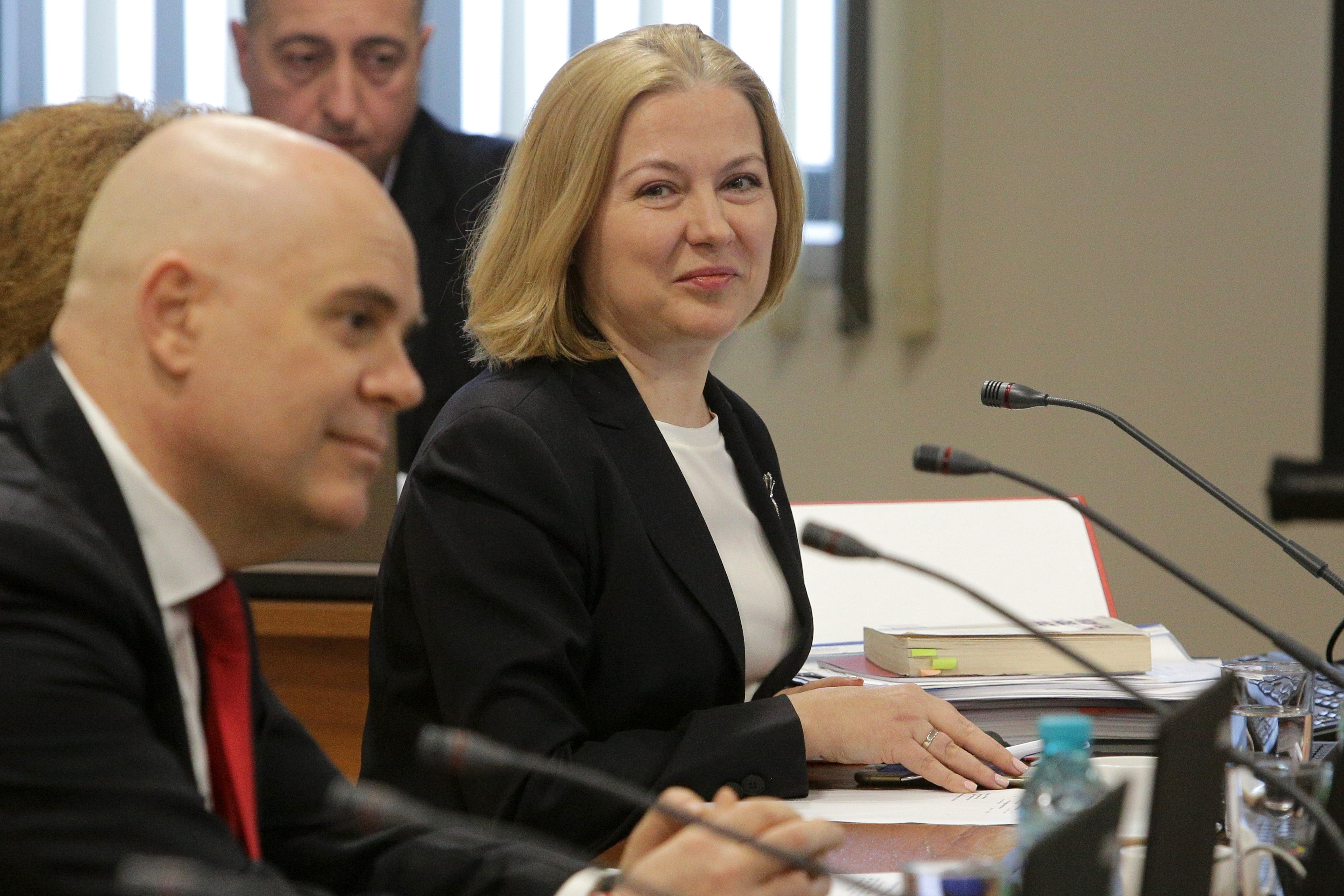 Правосъдният министър Надежда Йорданова изпрати до Върховния административен съд ВАС