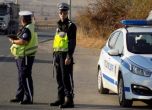 Засилени проверки по пътищата за Великден, полицаи около храмовете