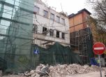 Падна фасада на сграда в центъра на София (снимки)