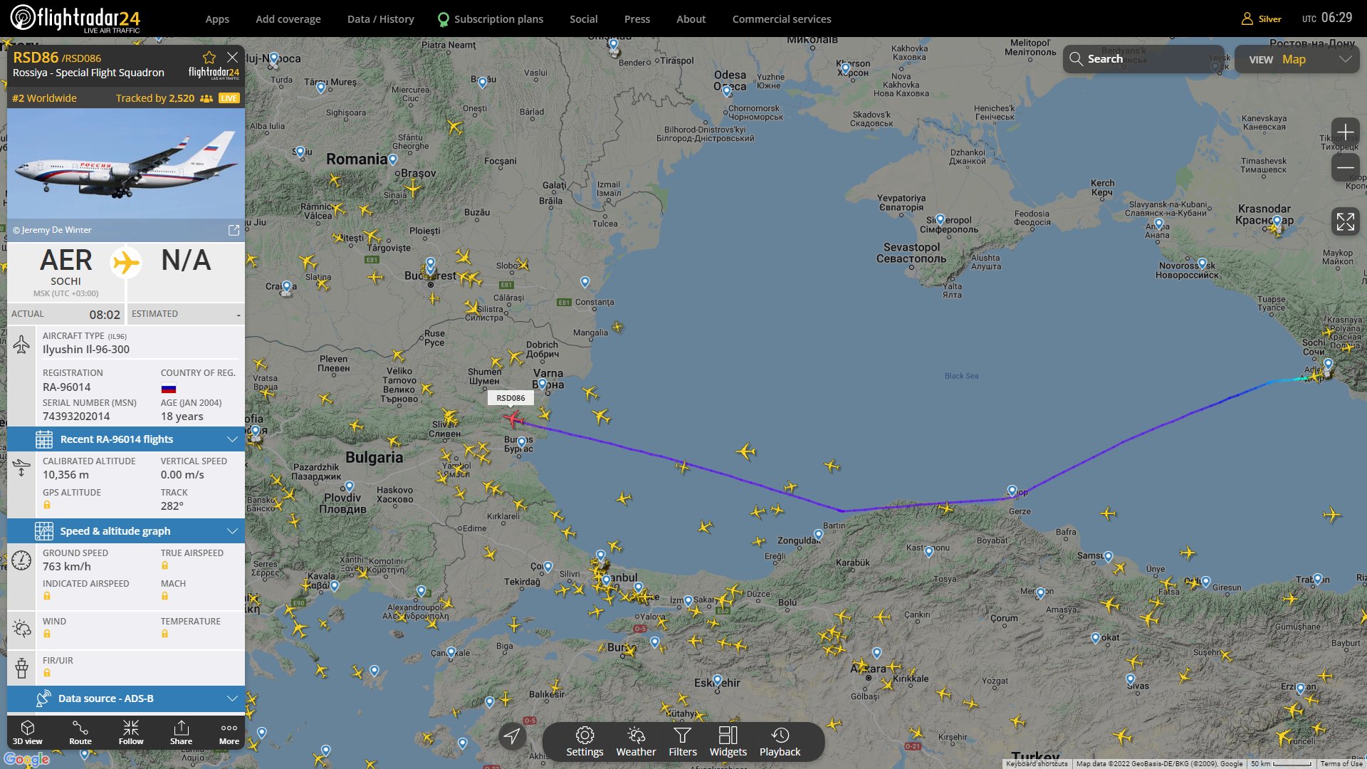 Самолет Ил-96“ на Специалния летателен отряд Россия“ навлезе в българското