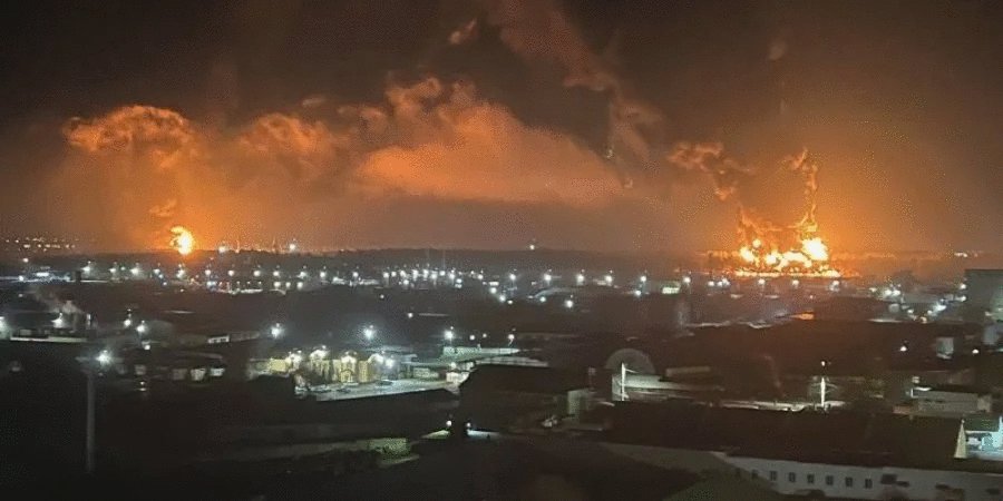 На територията на нефтобаза в Брянск е избухнал пожар, чиито