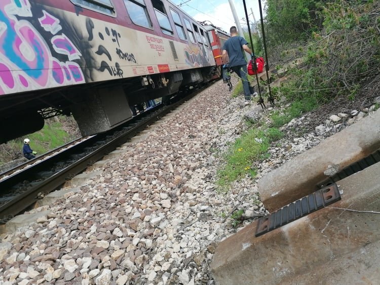 Бързият влак 2655 Враца – Варна блъсна човек малко след